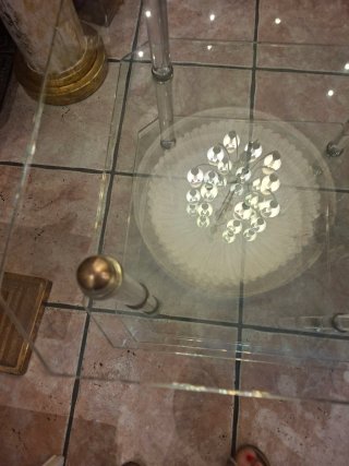 Mesa de centro cristal y metal dorado