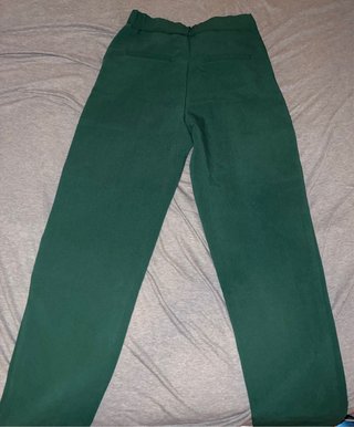 Pantalón verde botones dorados