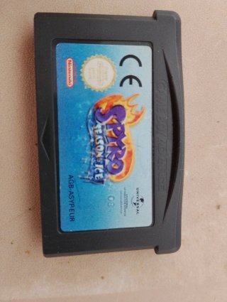 Spyro Season of Ice GBA