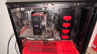 Ordenador sobre mesa + pantalla  LG ultrawide