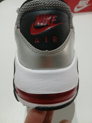 Zapatillas Nike Air Max grises y blancas