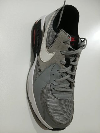 Zapatillas Nike Air Max grises y blancas