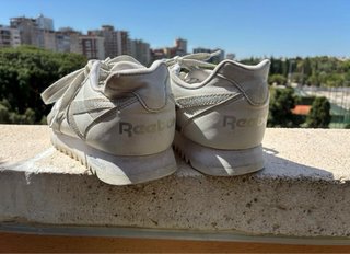 Zapatillas Reebok Blancas y Plateadas