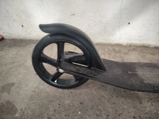 Patinete negro  , SOLO EFECTIVO