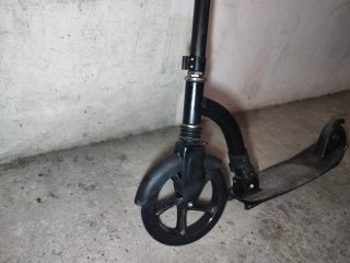 Patinete negro  , SOLO EFECTIVO