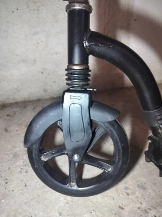 Patinete negro  , SOLO EFECTIVO