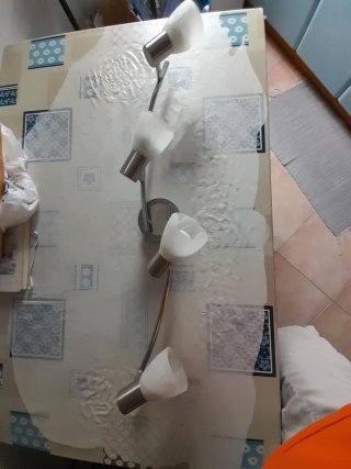 Lámpara de techo moderna plateada y blanca