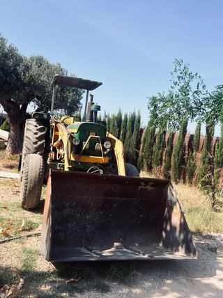 Tractor John Deere con pala