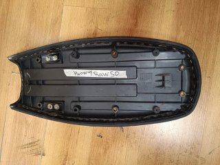 Asiento Moto Hanway Raw 50