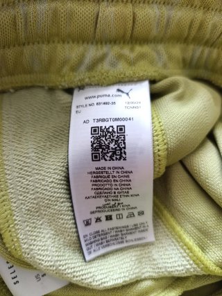 Pantalón chándal Puma.