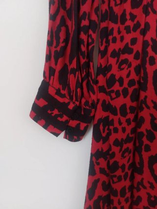Vestido estampado animal print rojo y negro