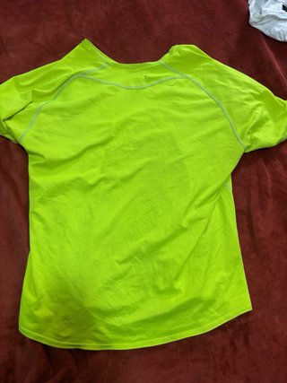 Ropa variada. Cada una a 5 €. Tallas S, M y XL.