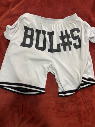 Ropa variada. Cada una a 5 €. Tallas S, M y XL.