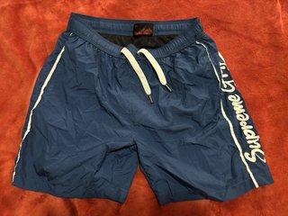 Ropa variada. Cada una a 5 €. Tallas S, M y XL.