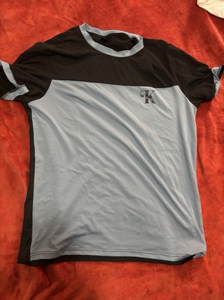 Ropa variada. Cada una a 5 €. Tallas S, M y XL.