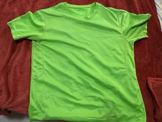 Ropa variada. Cada una a 5 €. Tallas S, M y XL.