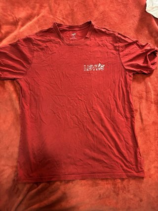 Ropa variada. Cada una a 5 €. Tallas S, M y XL.