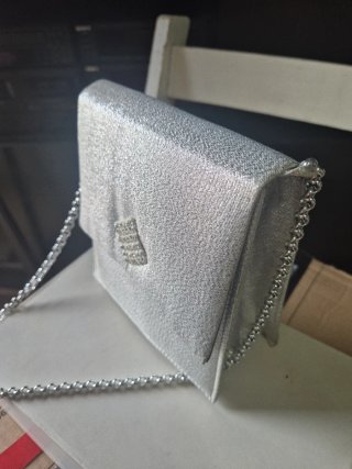 Bolso de fiesta plateado con cadena