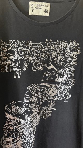 Camiseta Negra Talla L con Diseño Gráfico “XDYE”