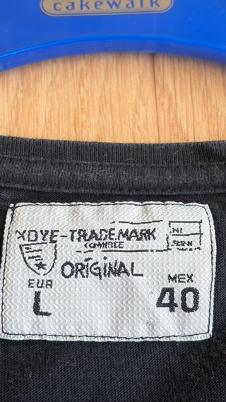 Camiseta Negra Talla L con Diseño Gráfico “XDYE”
