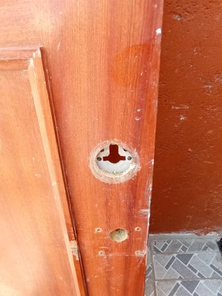 Puerta de madera de piso