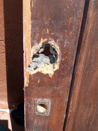 Puerta de madera de piso
