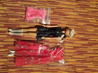 Barbie Años 90 con Ropa y Accesorios