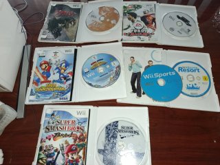 Pack Nintendo Wii + 2 mandos + 6 Juegos