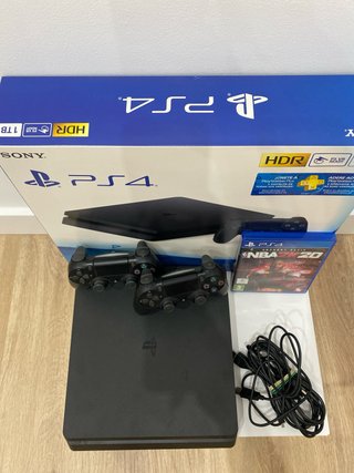 PS4 Slim 1TB Negra + 2 Mandos + NBA 2K20 con caja