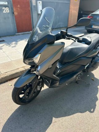 Yamaha X-Max 400
