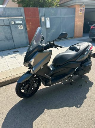 Yamaha X-Max 400