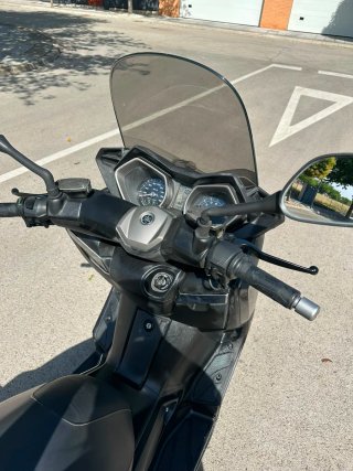 Yamaha X-Max 400