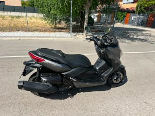 Yamaha X-Max 400