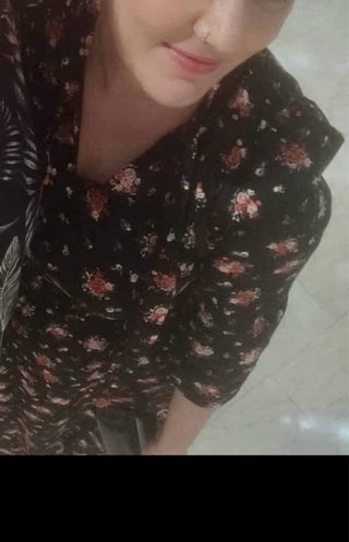 Vestido Stradivarius floral negro talla L