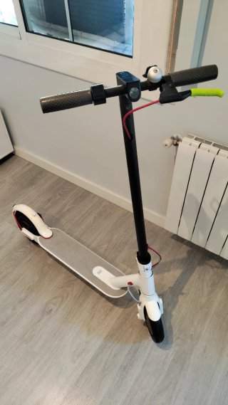 Patinete Eléctrico Xiaomi M365 Blanco y Negro.