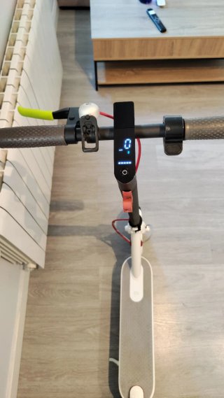Patinete Eléctrico Xiaomi M365 Blanco y Negro.