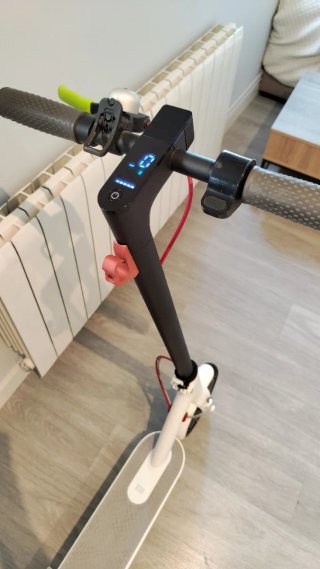 Patinete Eléctrico Xiaomi M365 Blanco y Negro.