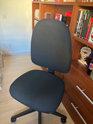 Silla de oficina negra
