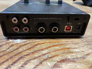 Novation Audio Hub 2x4 Tarjeta de Sonido