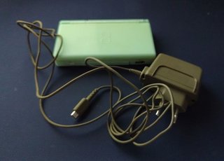 Nintendo DS Lite Verde + Cargador + 4 Juegos