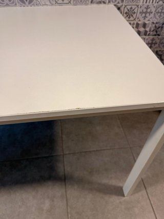 Mesa de cocina blanca metálica