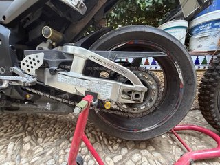 Moto Deportiva Negra y Gris