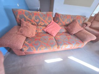 Urge por mudanza   Sofá tela estampado naranja y g