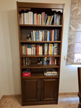 Librería de madera maciza