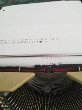 Máquina de escribir Olivetti beige