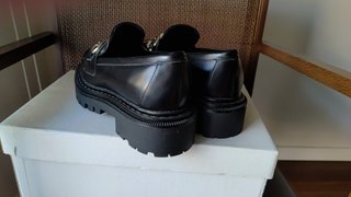 Mocasines H&M NUEVOs mujer negros hebilla dorada