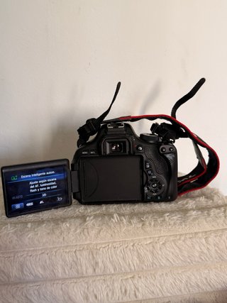 Canon EOS 600D + 2 objetivos + accesorios