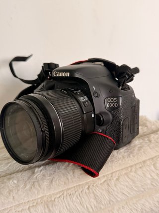 Canon EOS 600D + 2 objetivos + accesorios