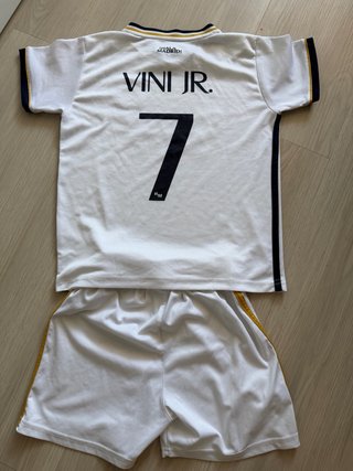 Equipación Real Madrid Vini Jr. Talla 10