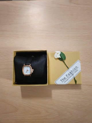 Reloj de pulsera mujer negro y dorado